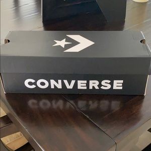 Converse 8.5 women’s shoe